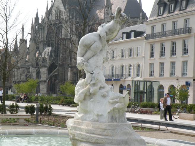  statue, place de la Libération